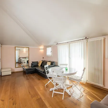 사보이아&욜란다 아파트먼트 2 *