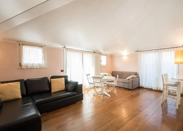 Appartement Savoia & Jolanda 2 *